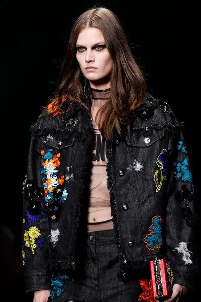 Look 75
